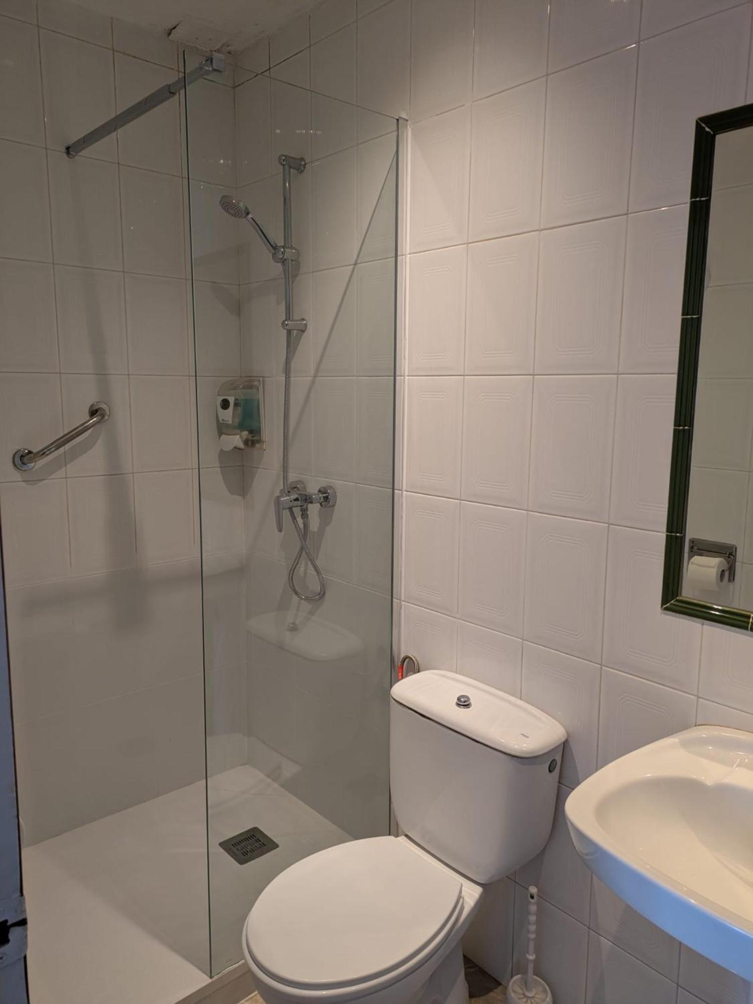 Apartamentos Mitus Canet De Mar Extérieur photo