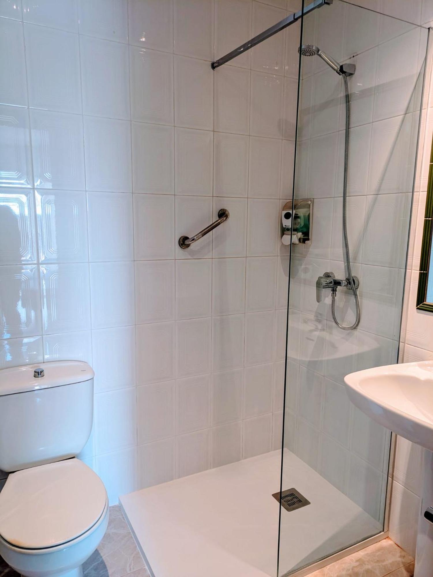 Apartamentos Mitus Canet De Mar Extérieur photo